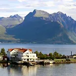 Sunde Fjord Hotel, Free&easy Parking 3* Solavågen
