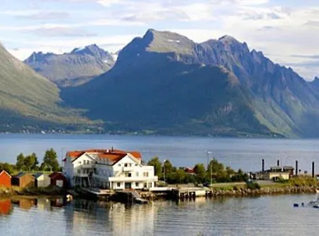 Sunde Fjord Hotel, Free And Easy Parking 3* Solavagen