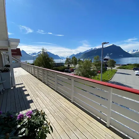 Sunde Fjord Hotel, Free And Easy Parking Hotel