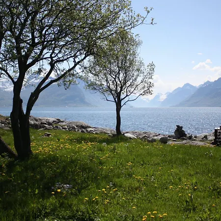 Sunde Fjord Hotel, Free&easy Parking 3* Solavågen