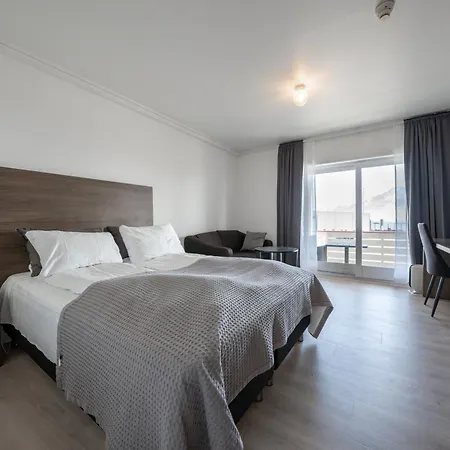 Sunde Fjord Hotel, Free&easy Parking Hotell