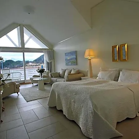 Sunde Fjord Hotel, Free&easy Parking 3*