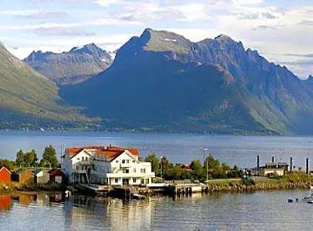 Sunde Fjord Hotel, Free&easy Parking Hotell 3*