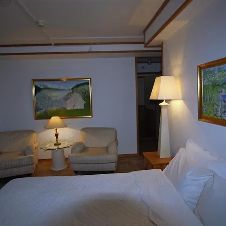 Sunde Fjord Hotel, Free And Easy Parking Hotel
