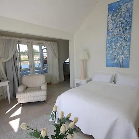 Sunde Fjord Hotel, Free And Easy Parking Отель 3*