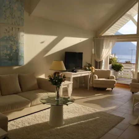 Отель Sunde Fjord Hotel, Free And Easy Parking 3*