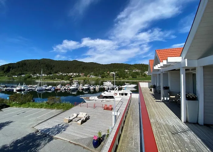 Sunde Fjord Hotel, Free And Easy Parking Szálloda 3*
