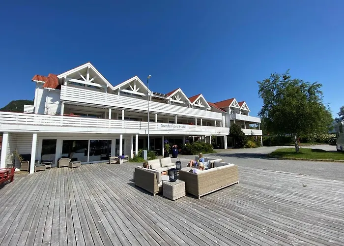 Sunde Fjord Hotel, Free And Easy Parking فندق Solavagen