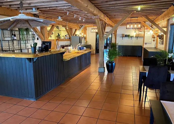 Sunde Fjord Hotel, Free And Easy Parking فندق Solavagen