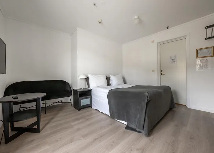 Sunde Fjord Hotel, Free And Easy Parking