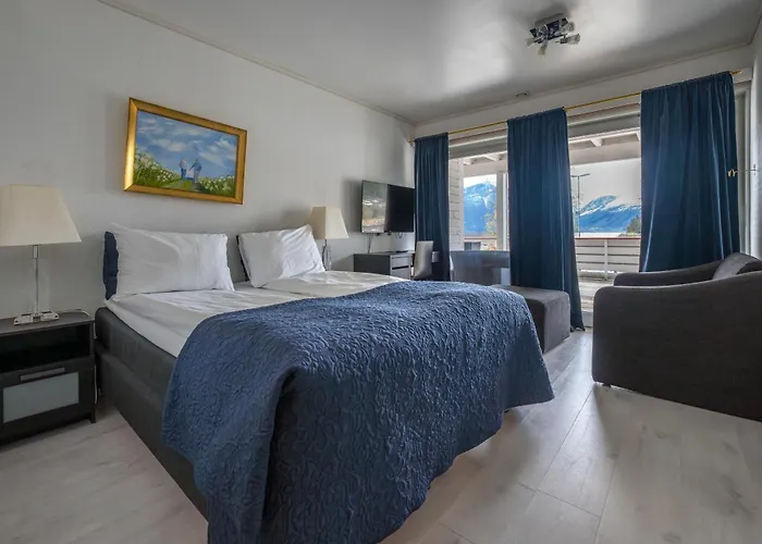Sunde Fjord Hotel, Free And Easy Parking فندق Solavagen