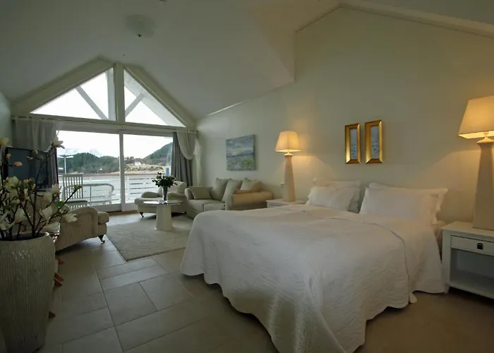 Sunde Fjord Hotel, Free And Easy Parking 3* Solavagen