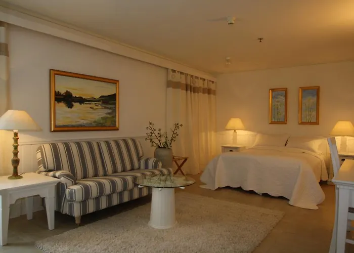 Sunde Fjord Hotel, Free And Easy Parking فندق Solavagen