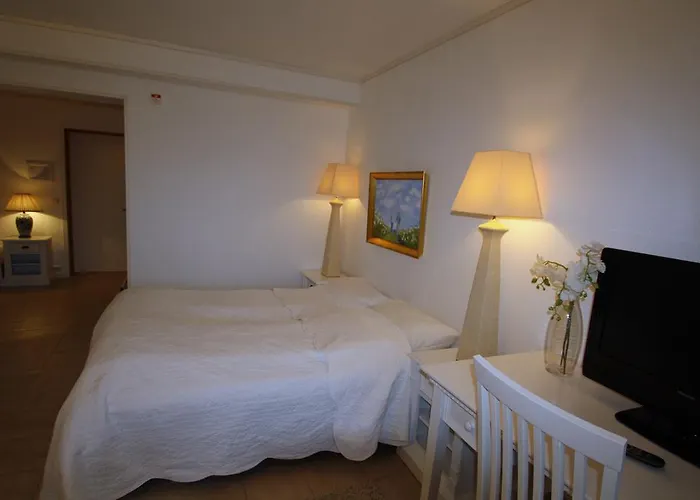 Sunde Fjord Hotel, Free And Easy Parking فندق Solavagen