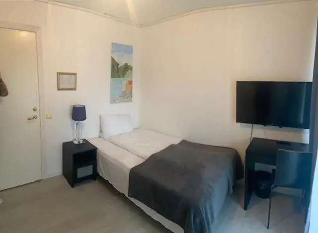 Sunde Fjord Hotel, Free And Easy Parking 酒店 3*